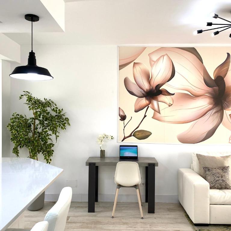 Plaza Madrid Central - Two-Bedroom Deluxe Apartment with Balcony - 1