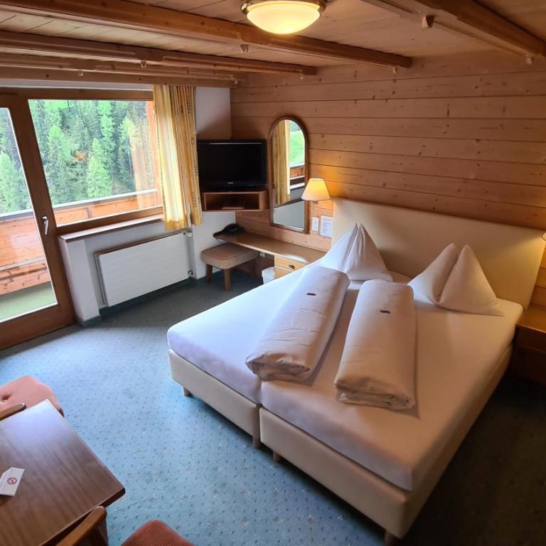 Hotel Cresta - Doppelzimmer mit Balkon - 1