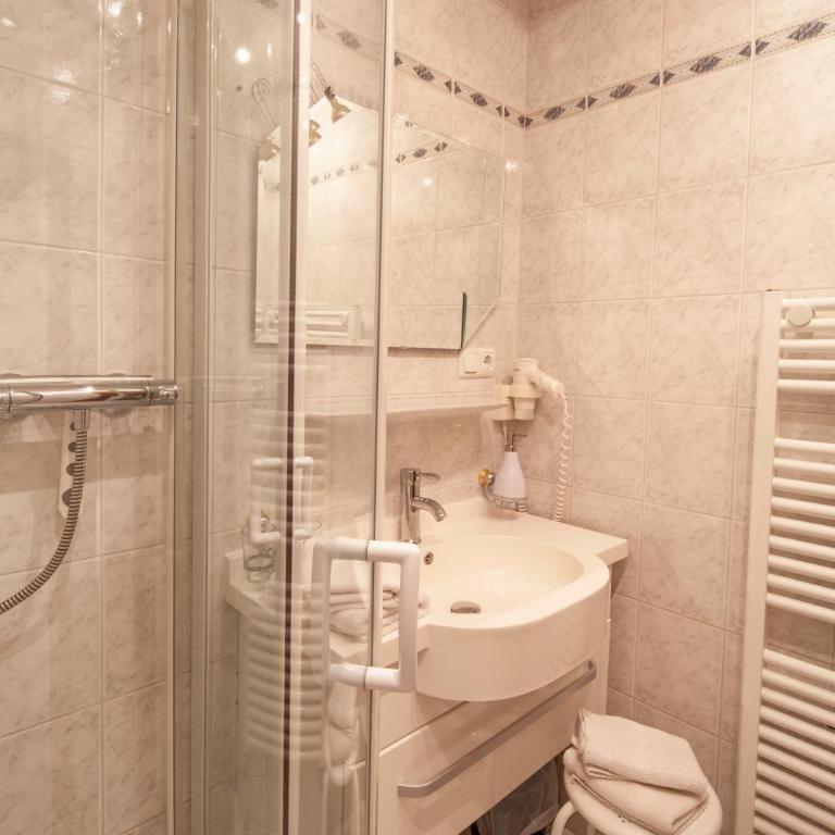 Hotel Garni Brigitte - One-Bedroom Apartment with Balcony - 6