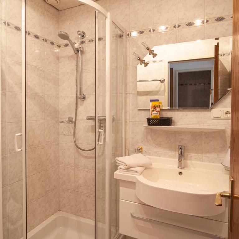 Hotel Garni Brigitte - One-Bedroom Apartment with Balcony - 7