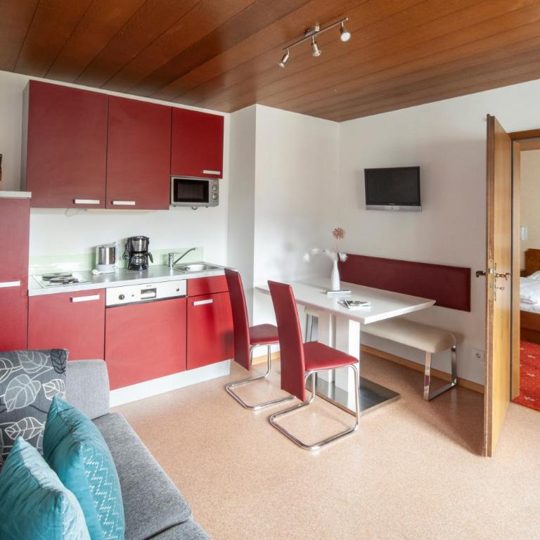 Hotel Garni Brigitte - One-Bedroom Apartment with Balcony - 1