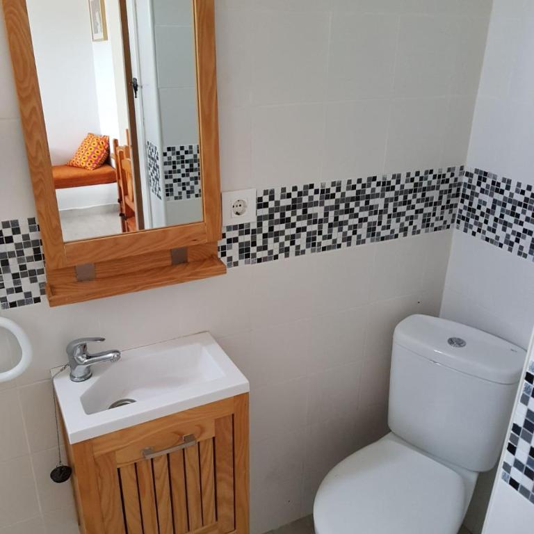 Casa Víctor 50 metros de la playa - Three-Bedroom Townhouse - 16