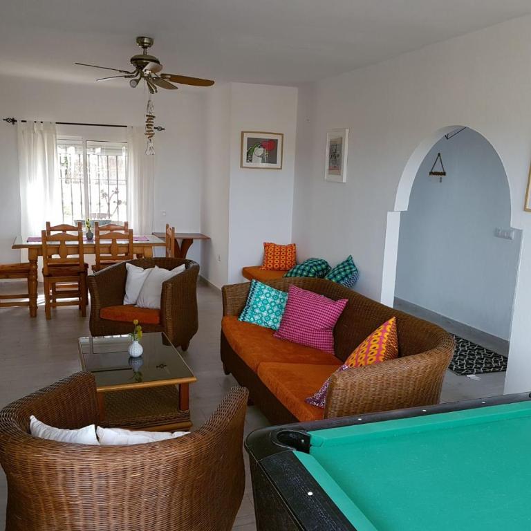 Casa Víctor 50 metros de la playa - Three-Bedroom Townhouse - 17