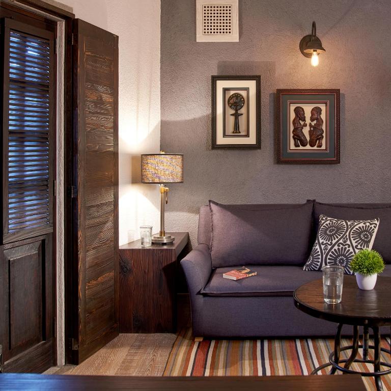 H21 Hospedaje Boutique - Estudio con cama extragrande y sofá cama - 12