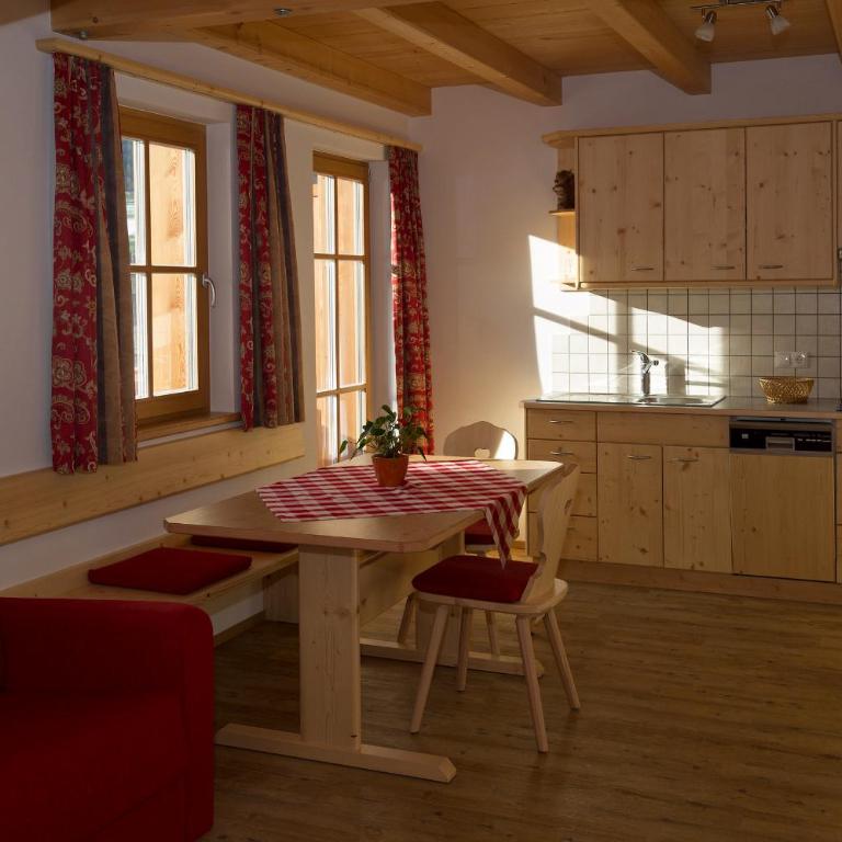 Appartments Jagerhof - Apartment mit 2 Schlafzimmern und Balkon - 1