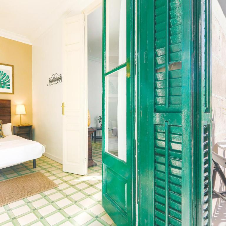 Be Barcelona Eixample Universidad - Three-Bedroom Apartment - Valencia, 184 - 1