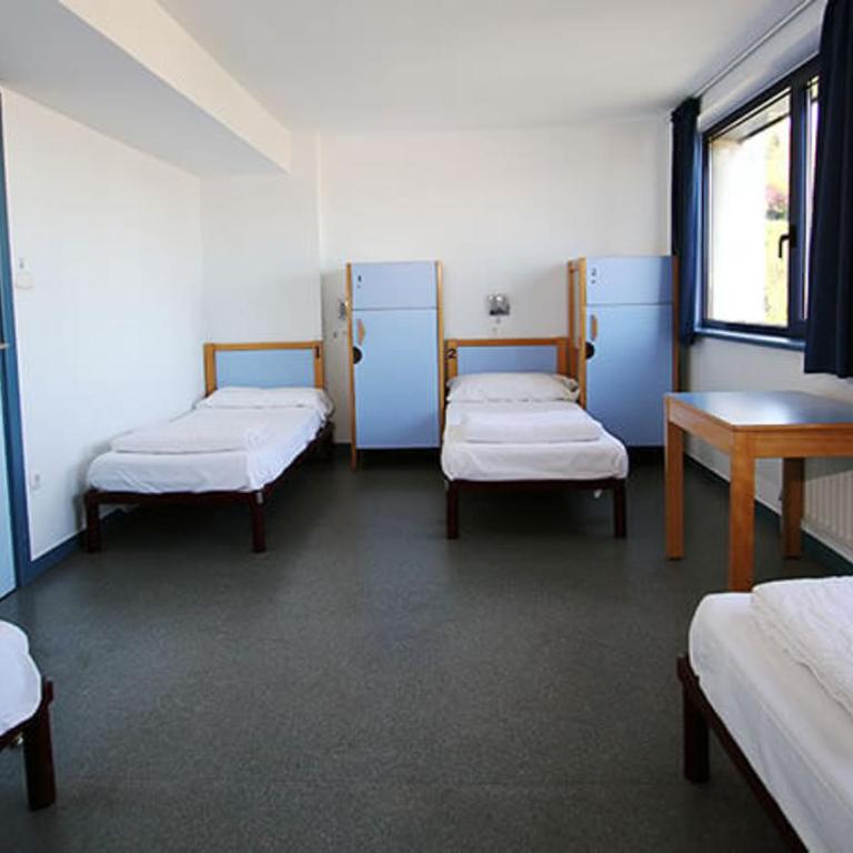 Bilbao Hostel - Quadruple Room with Shared Bathroom - 2