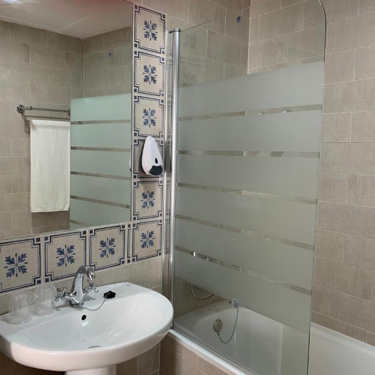 Belmonte Rooms - Habitación Familiar con baño privado - 5