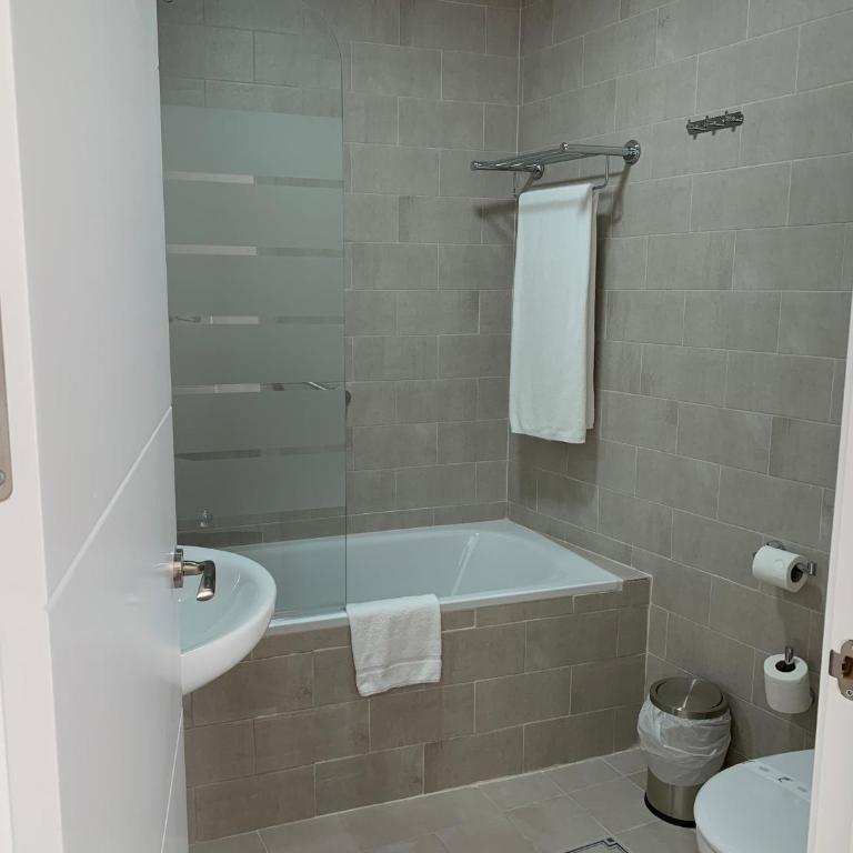 Belmonte Rooms - Habitación Familiar con baño privado - 6