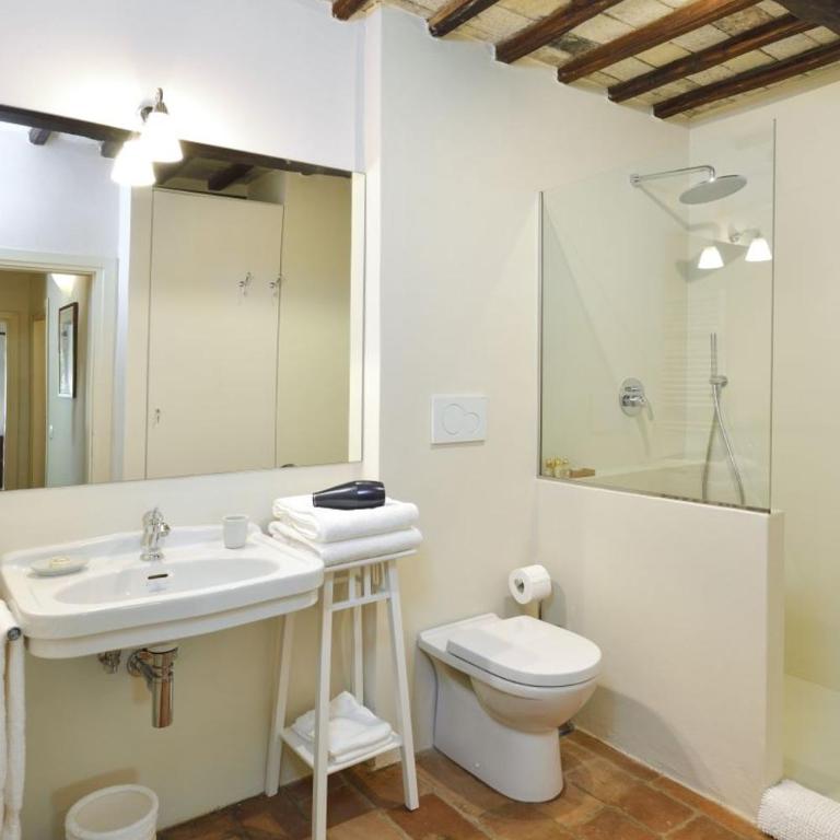 Montauto Suites - Camera Familiare con Bagno Privato - 10