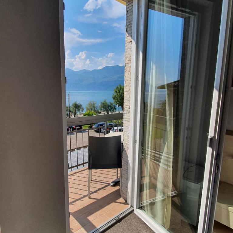 Hotel Garni Rosmari - Camera Matrimoniale con Vista Lago - 2