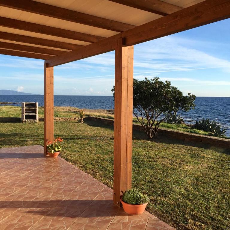 LES PIEDS DANS L EAU - Three-Bedroom House - 11