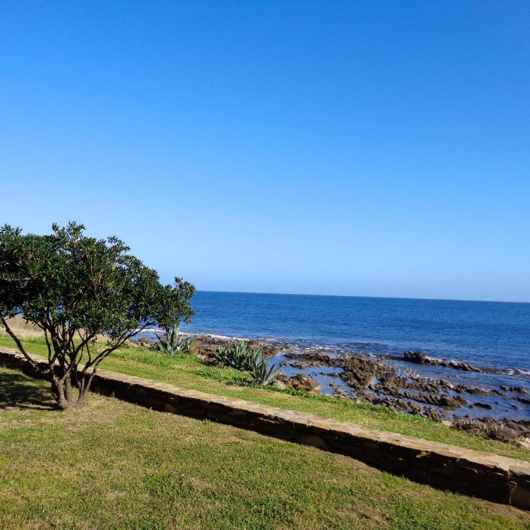 LES PIEDS DANS L EAU - Three-Bedroom House - 9