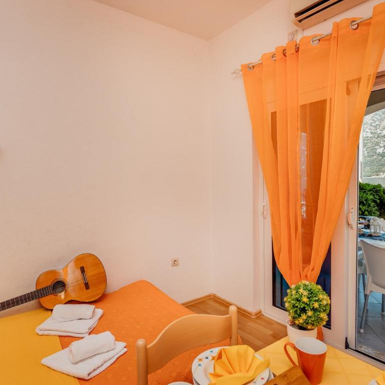 Apartments Ćosović - One-Bedroom Apartment with Terrace and Sea View (3 Adults) - 5