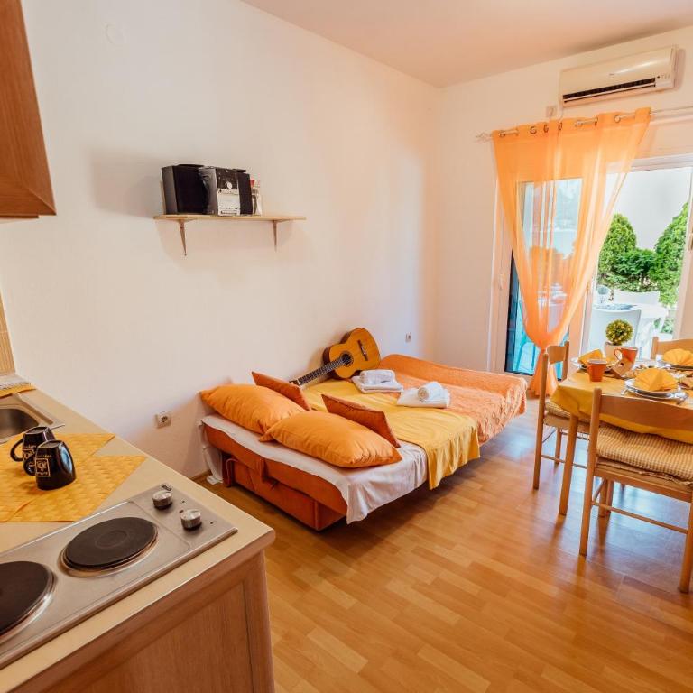Apartments Ćosović - One-Bedroom Apartment with Terrace and Sea View (3 Adults) - 7
