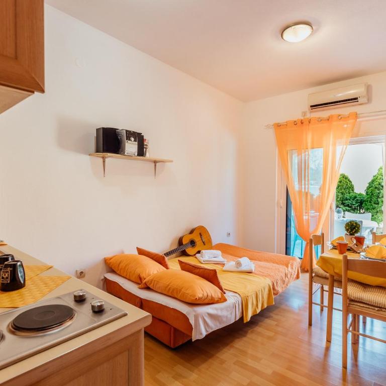 Apartments Ćosović - One-Bedroom Apartment with Terrace and Sea View (3 Adults) - 8