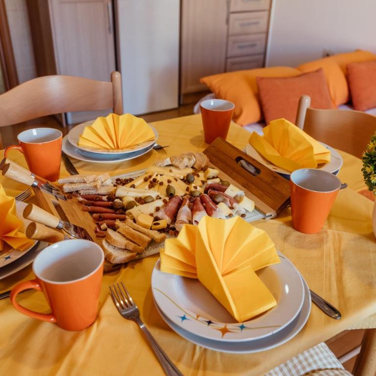 Apartments Ćosović - One-Bedroom Apartment with Terrace and Sea View (3 Adults) - 15