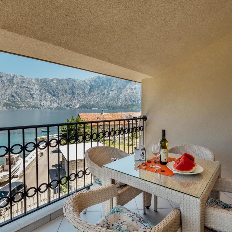 Apartments Ćosović - Two-Bedroom Apartment with Sea View (4 Adults) - 1