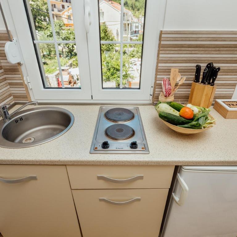 Apartments Ćosović - Two-Bedroom Apartment with Sea View (4 Adults) - 5