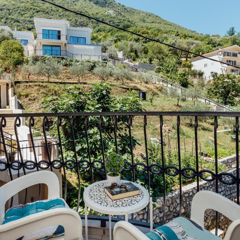 Apartments Ćosović - Two-Bedroom Apartment with Sea View (4 Adults) - 14