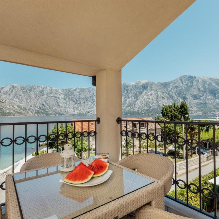 Apartments Ćosović - Two-Bedroom Apartment with Sea View (2-5 Adults) - 3