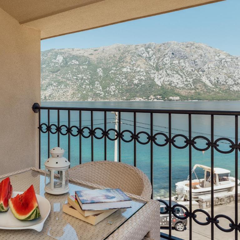 Apartments Ćosović - Two-Bedroom Apartment with Sea View (2-5 Adults) - 4