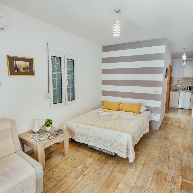 Apartments Ćosović - Two-Bedroom Apartment with Sea View (2-5 Adults) - 10