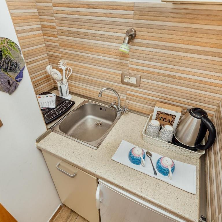Apartments Ćosović - Two-Bedroom Apartment with Sea View (2-5 Adults) - 13