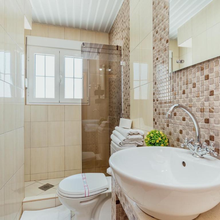 Apartments Ćosović - Two-Bedroom Apartment with Sea View (2-5 Adults) - 24