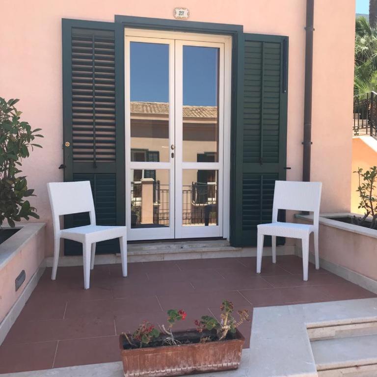 Castellammare Smart Rooms - Camera Matrimoniale con Patio - 1