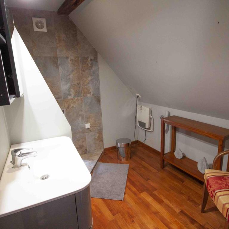 La Cour de Berthe Est - Appartement avec Douche - 10