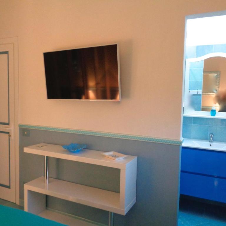 LES PIEDS DANS L EAU - Three-Bedroom House - 35