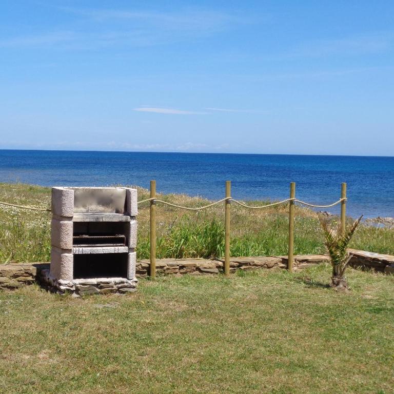 LES PIEDS DANS L EAU - Three-Bedroom House - 28
