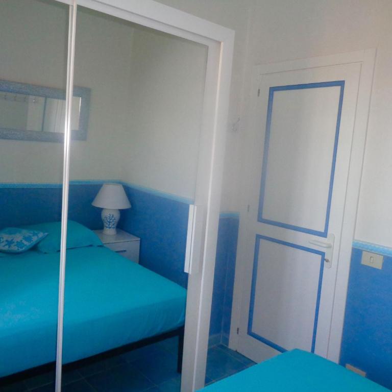LES PIEDS DANS L EAU - Three-Bedroom House - 38