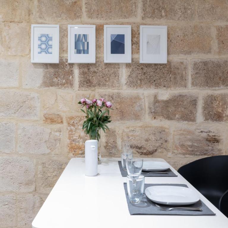 Design & Cosy - Centre historique Ecusson - Studio-Apartment - 13