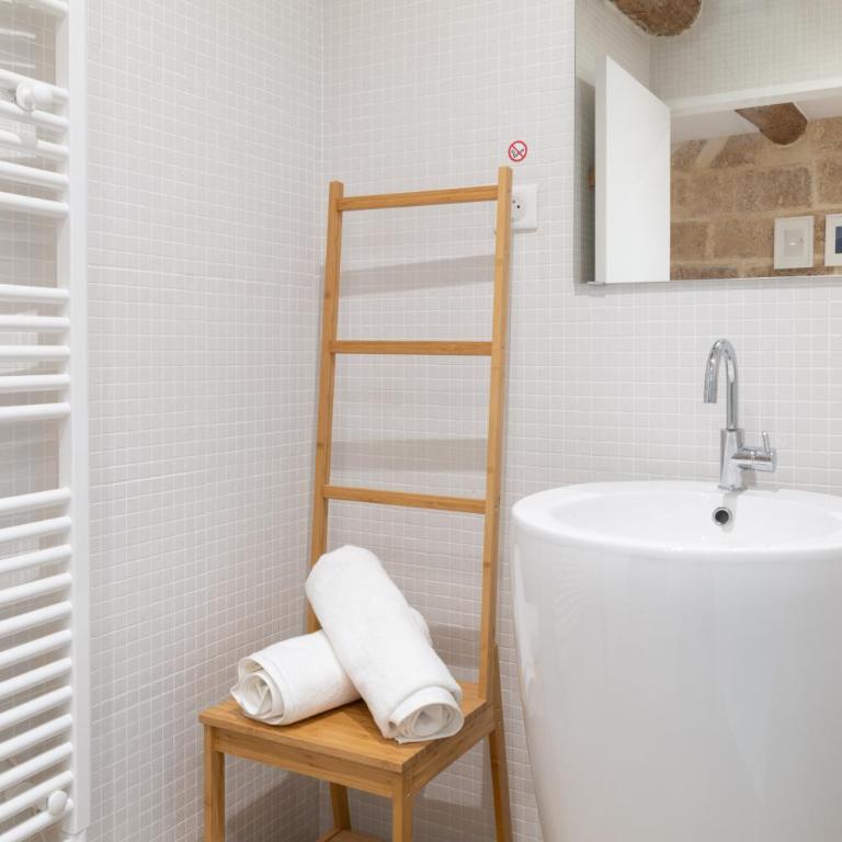Design & Cosy - Centre historique Ecusson - Studio-Apartment - 16
