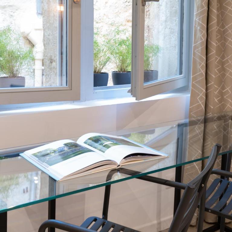 Design & Cosy - Centre historique Ecusson - Studio-Apartment - 7