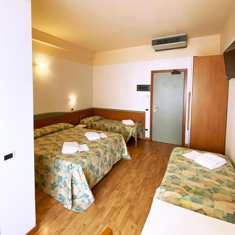 Hotel Diplomatic - Bianchi Hotels - Quadruple Room with Balcony - 4