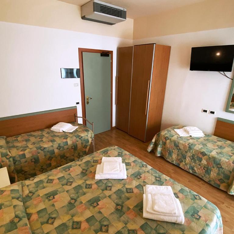 Hotel Diplomatic - Bianchi Hotels - Quadruple Room with Balcony - 5