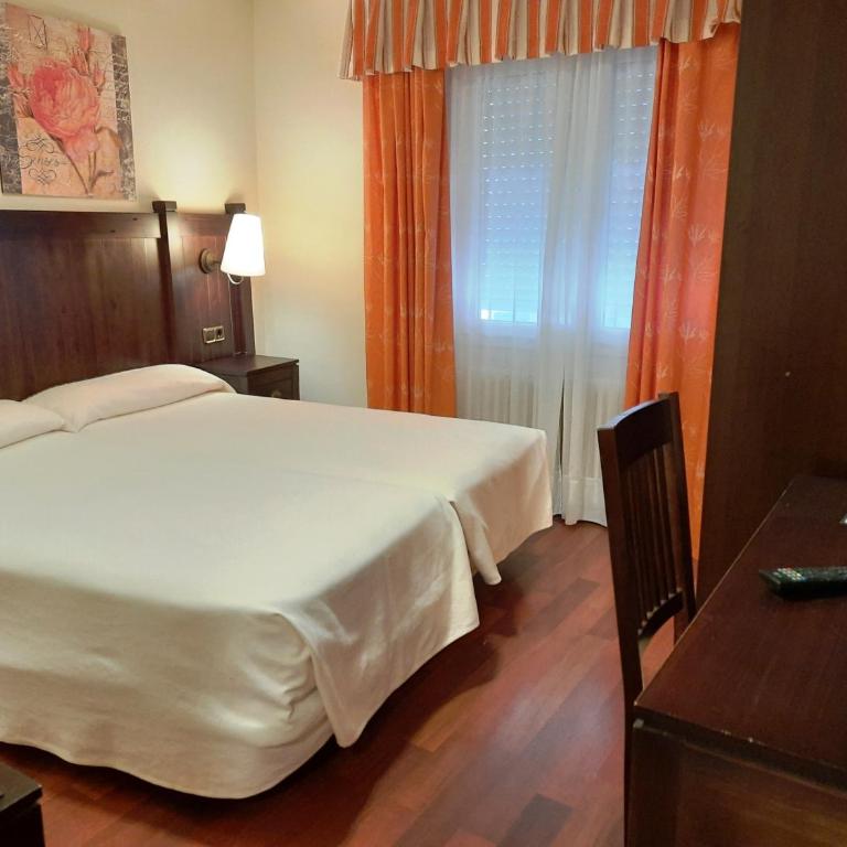 Hotel Urogallo - Habitación cuádruple - 2