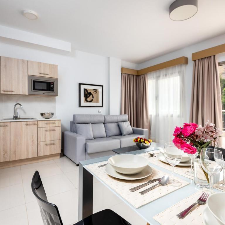 Apartamentos Las Palmeras - Apartamento de 3 dormitorios 3A - 13