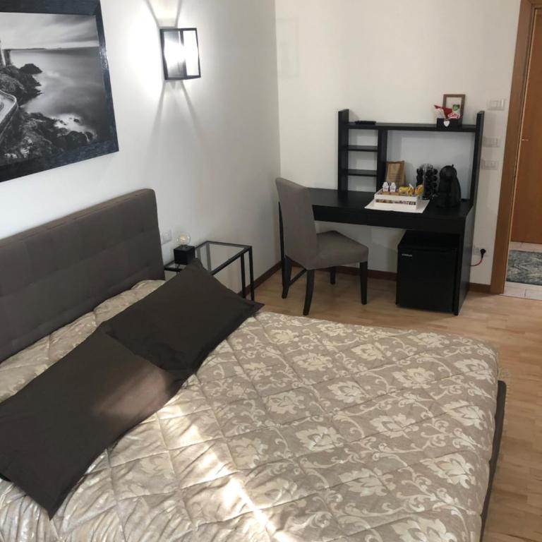 Villa Trevisi - ROOMS -free parking - Camera Matrimoniale/Doppia con Letti Singoli con Bagno Privato - 9