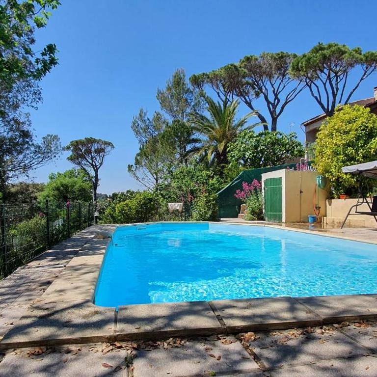 Saint Raphael - Appartement dans villa au calme à Valescure y- Prix inchangés - Ferienhaus - 2