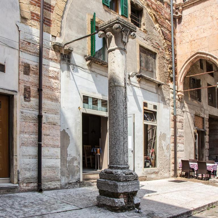 Aurelia Luxury - Piazza delle Erbe - Camera King Deluxe - 2