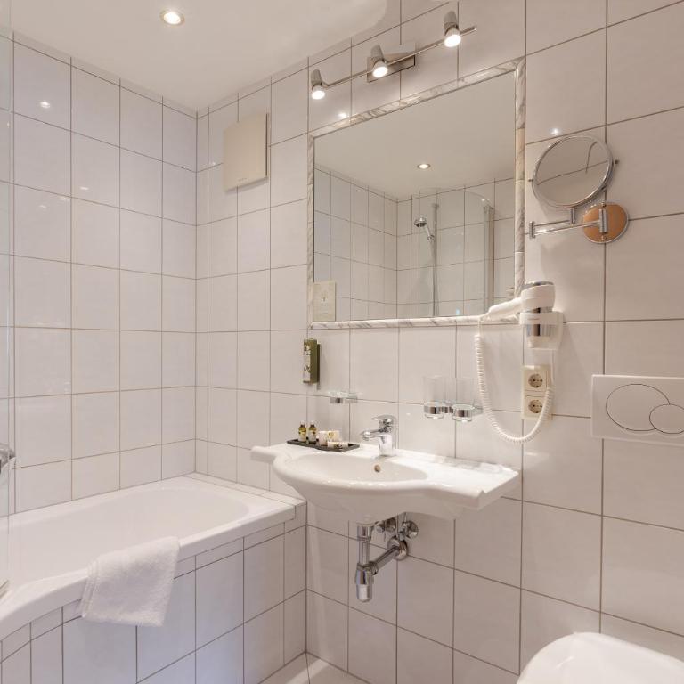 Hotel Central - Apartment mit 1 Schlafzimmer und Balkon - 1
