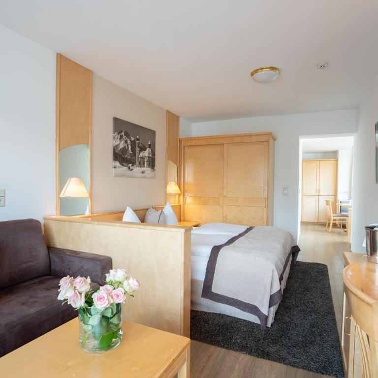 Hotel Central - Apartment mit Erkerfenster - 2