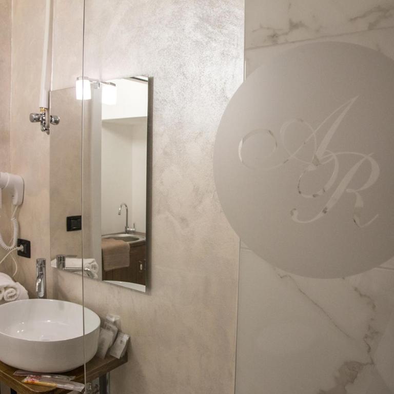Aurelia Luxury - Piazza delle Erbe - Camera King Deluxe - 4