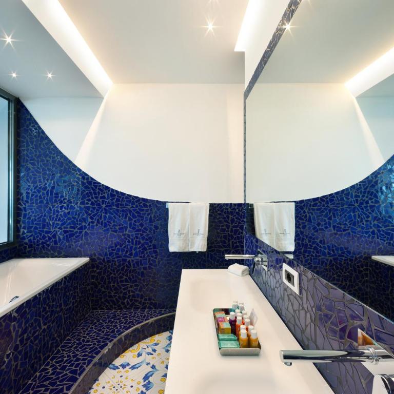 Grand Hotel President - King Suite with Spa Bath - 3