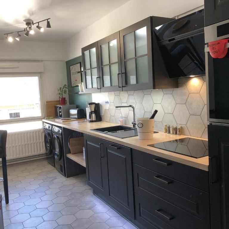 Grand T3- Spacious 2BR Apartement with free parking near city-center Ideal Business & Reims Visits - Appartement 2 Chambres - 27