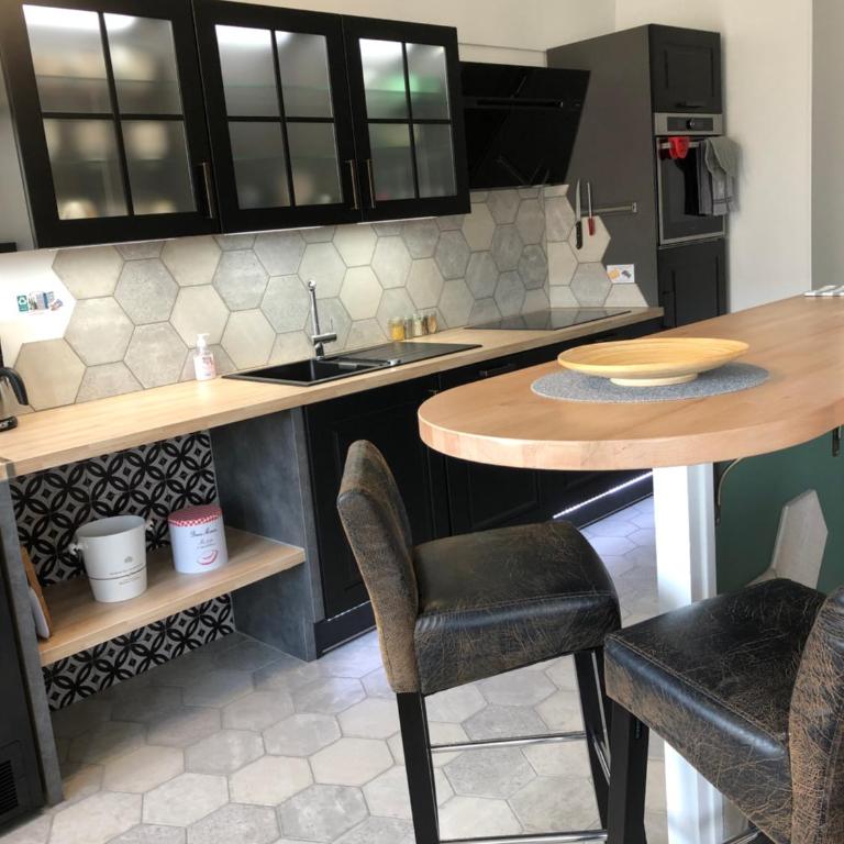 Grand T3- Spacious 2BR Apartement with free parking near city-center Ideal Business & Reims Visits - Appartement 2 Chambres - 28